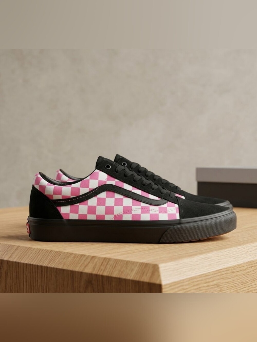 NEW! Vans Old Skool Checkerboard Sneakers Pink & Black sz 10.5
